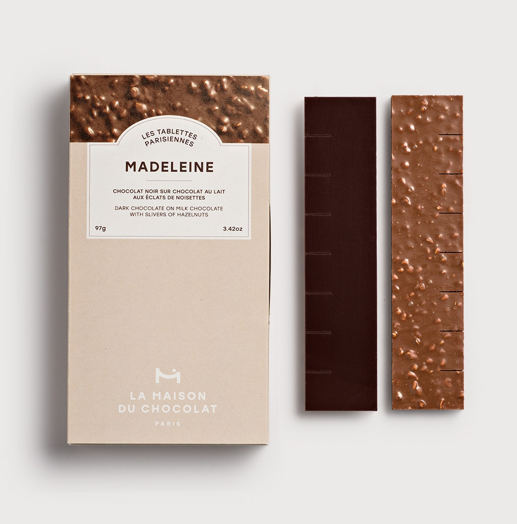 Tablette de Chocolat Madeleine sur fond gris