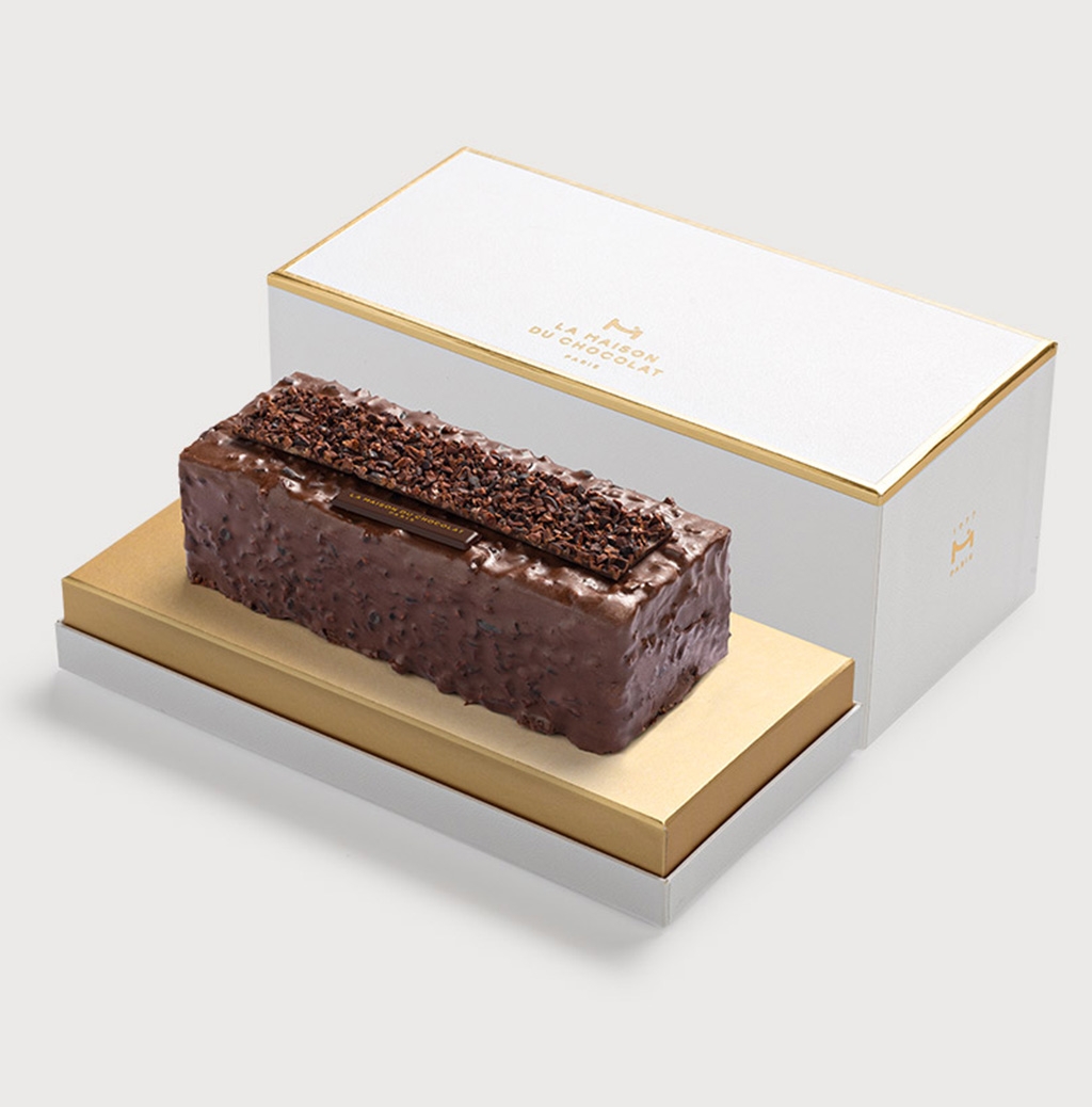 Gâteau Maison Akosombo on grey background