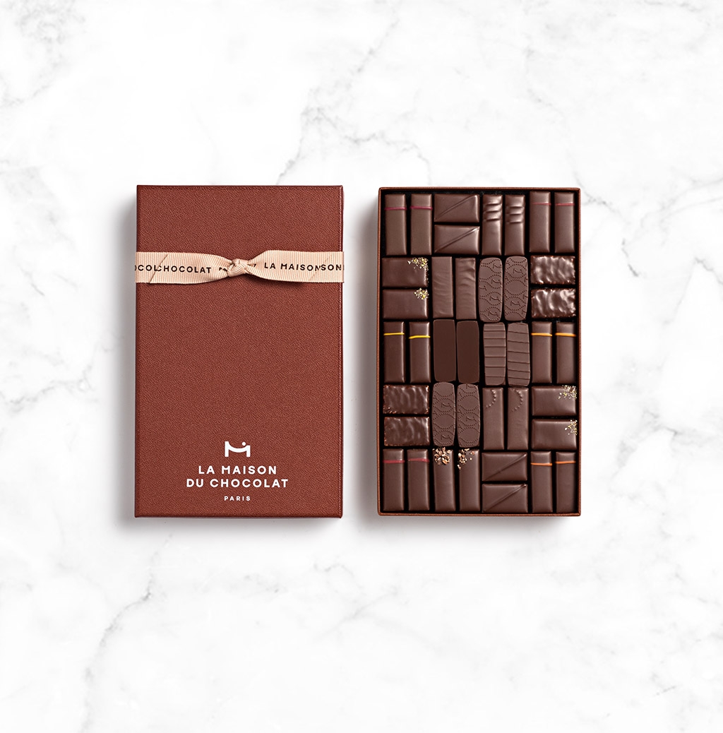 Coffret Maison Noir 40 chocolats sur fond marbre 