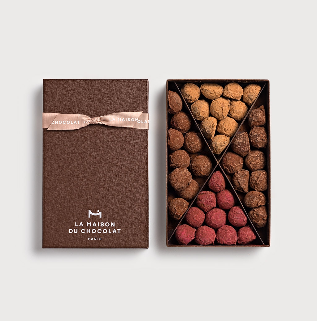 Coffret Truffes Chocolat Cassis Caramel sur fond gris