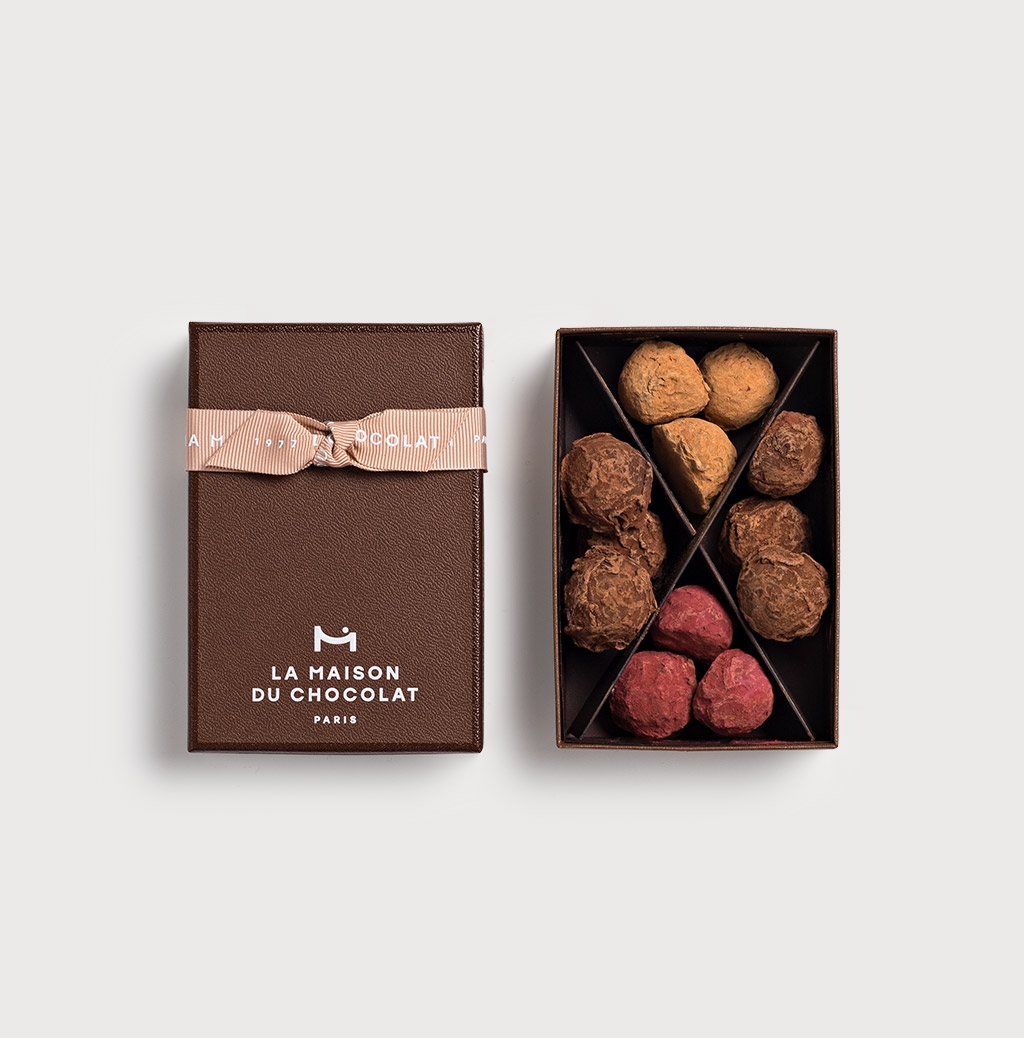 Coffret Truffes Chocolat Cassis Caramel sur fond gris
