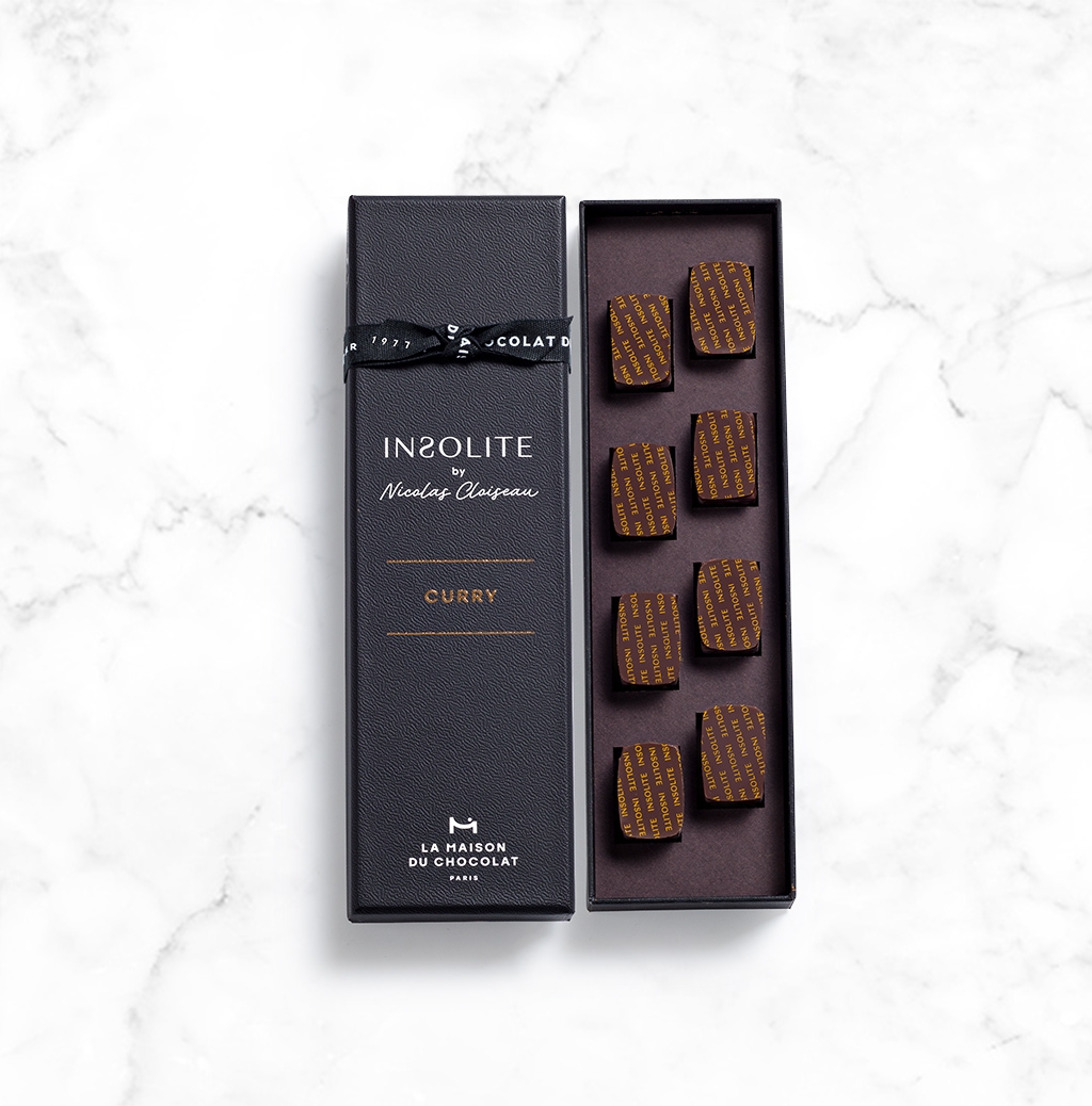 Coffret de chocolats Insolite curry sur fond marbre