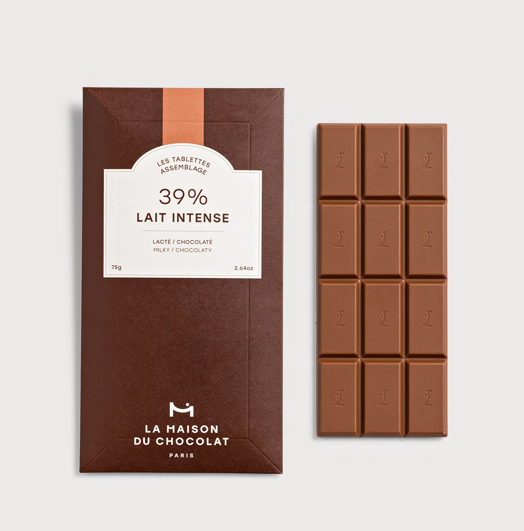 Tablette Chocolat Lait Intense 39% sur fond gris