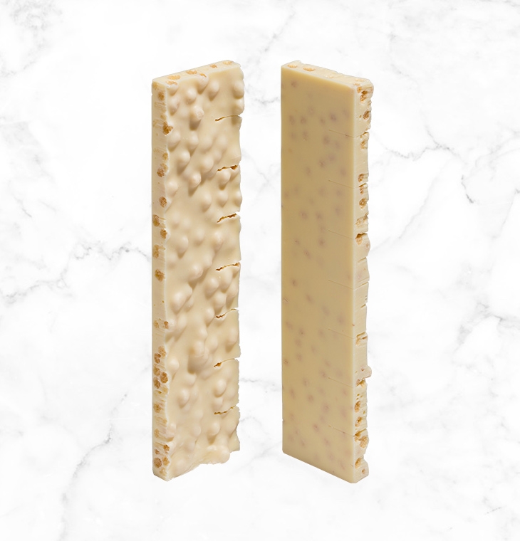 A white chocolate bar with a delicate vanilla flavor, studded with crispy puffed rice. It's a delight for the eyes and a treat for the taste buds in its ice blue box.