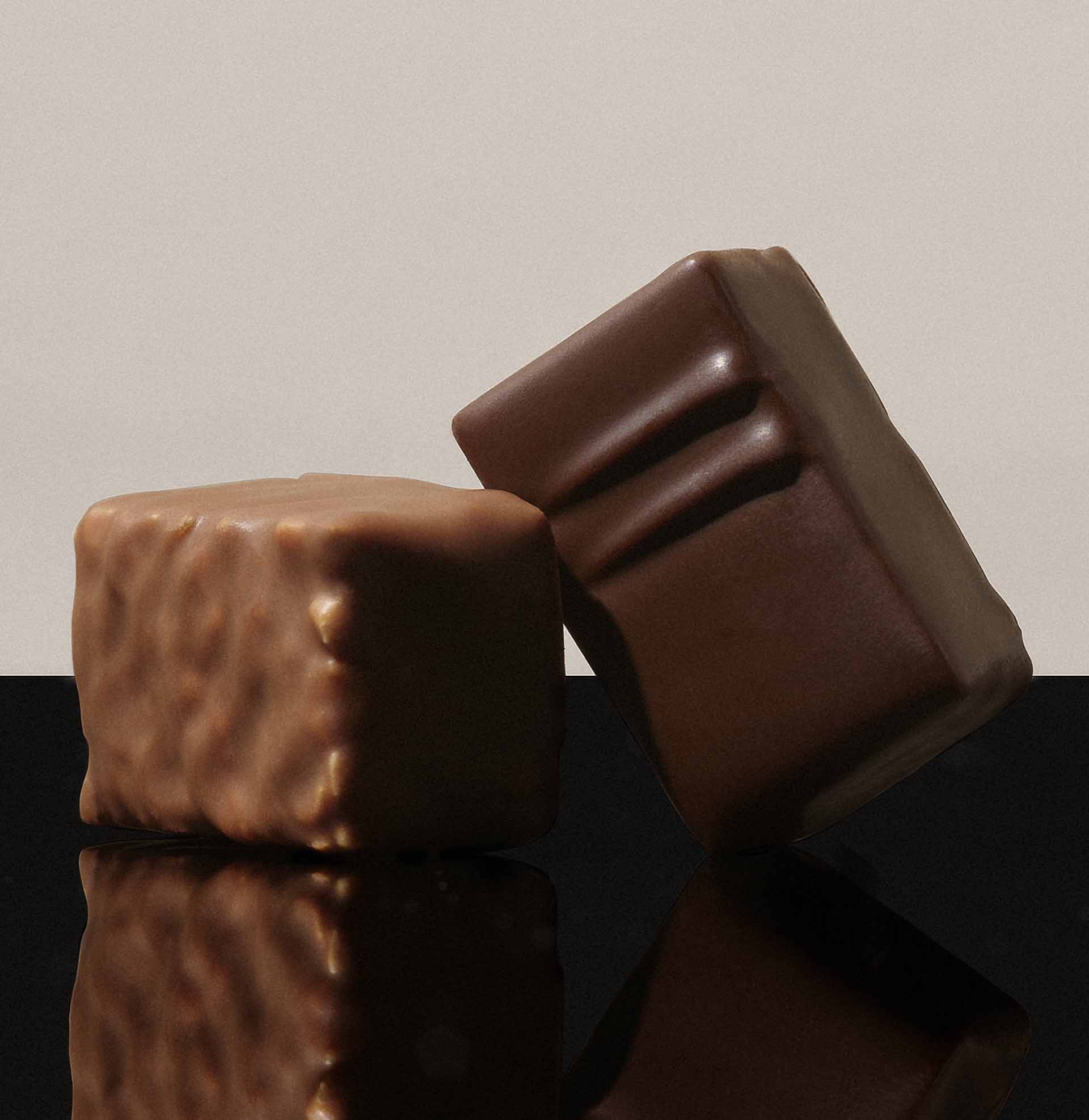 Deux chocolats pralinés noir et lait La Maison du Chocolat