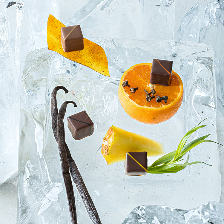 4 recettes de chocolats givrés sur des glaçons : Vanille, caramel, ananas-estragon, mandarine-bouton de cannelle